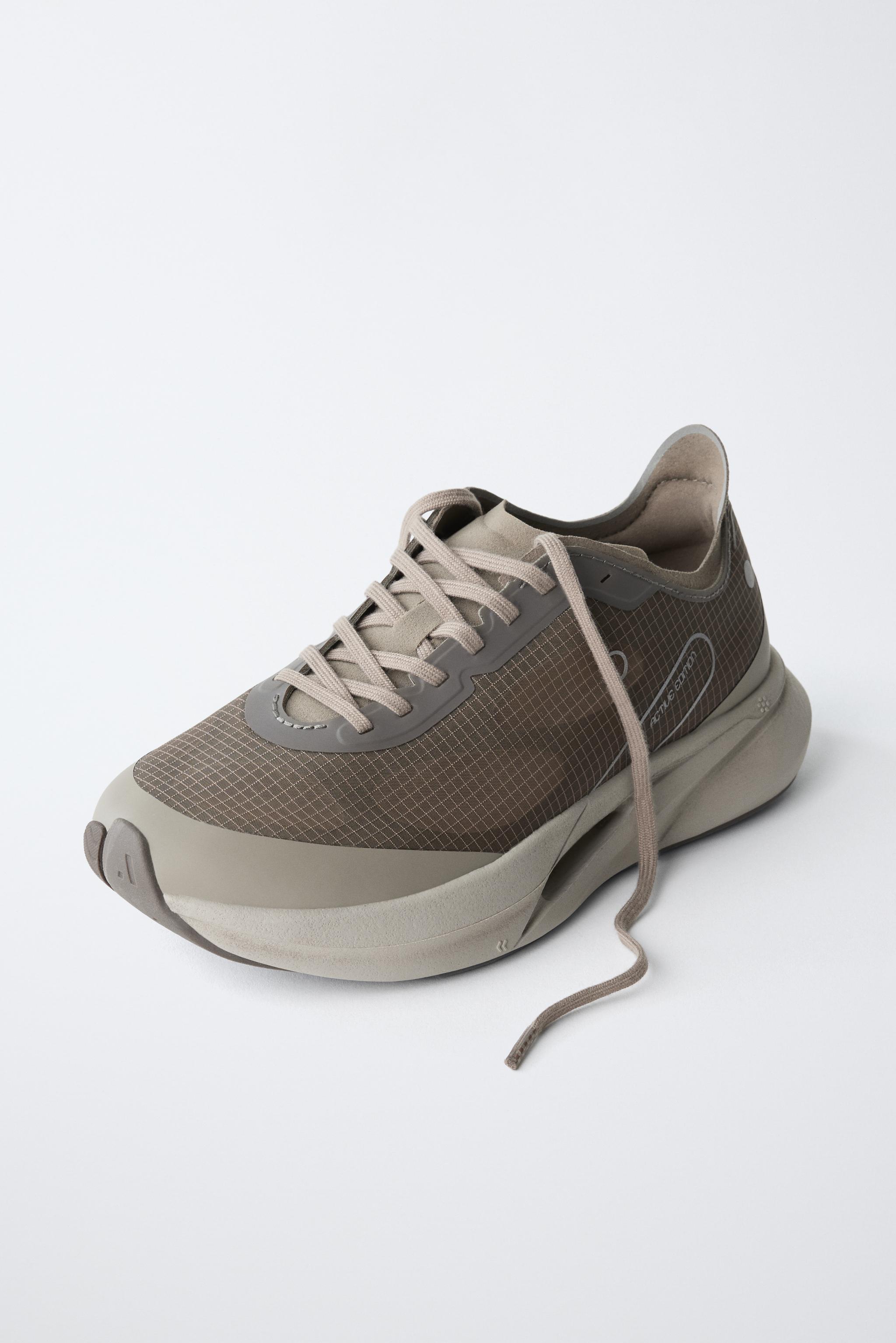 CONTRAST SNEAKERS